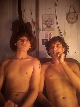 Snapshot of pedrodavid_ chatting on 12/19/25, 11:56 pedrodavid online show from 12/19/25, 11:56