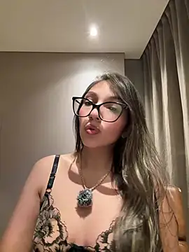 Snapshot of Caro_martinezz chatting on 06/13/26, 05:16 Caro martinezz online show from 06/13/26, 05:16
