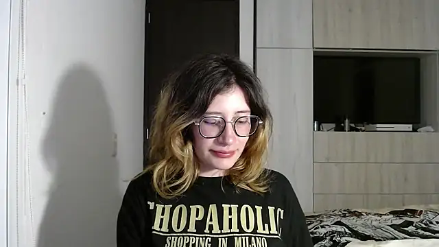 mariana124- online show from 12/17/24, 09:05