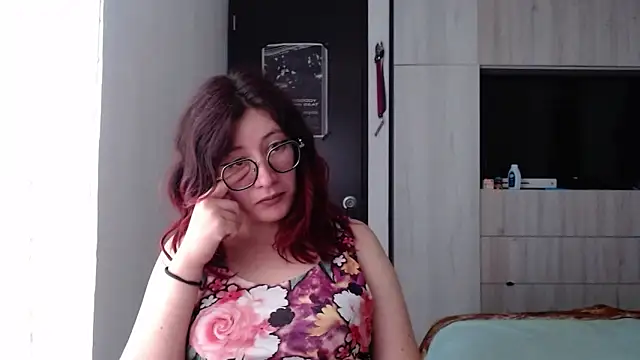 mariana124- online show from 02/12/25, 06:51