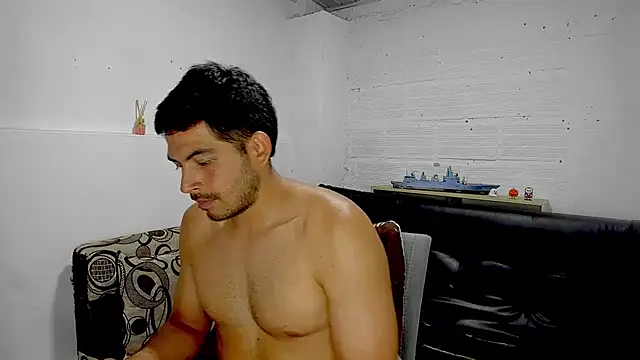 Snapshot of Himoreno25 chatting on 02/21/25, 12:27 Himoreno25 online show from 02/21/25, 12:27