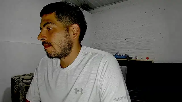 Snapshot of Himoreno25 chatting on 03/12/25, 02:20 Himoreno25 online show from 03/12/25, 02:20