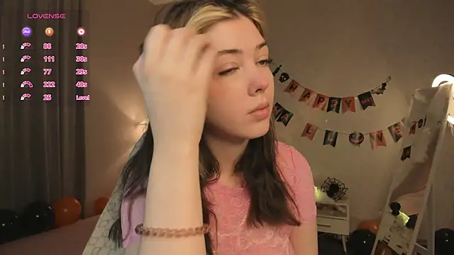 Snapshot of Vanessa_Walters chatting on 10/25/25, 03:03 Vanessa Walters online show from 10/25/25, 03:03