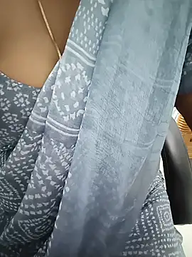 Snapshot of tamil_subha69 chatting on 05/18/26, 07:09 tamil subha69 online show from 05/18/26, 07:09