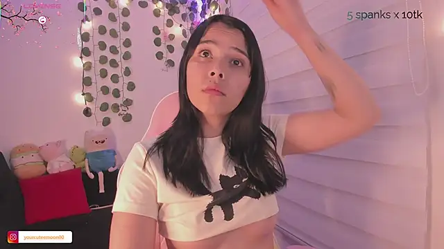 Snapshot of moonliiiight1 chatting on 03/11/25, 12:54 moonliiiight1 online show from 03/11/25, 12:54