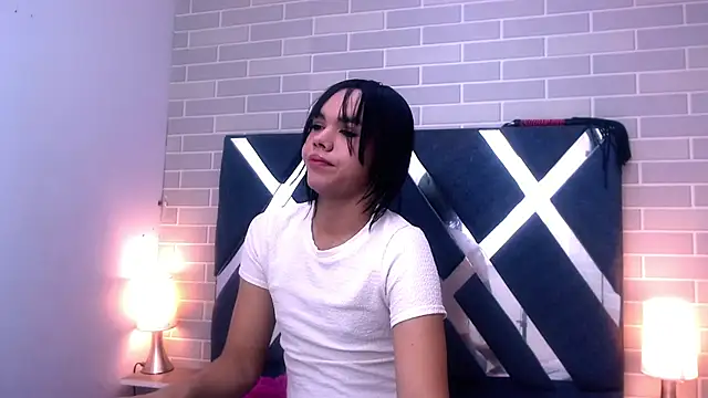 AndreaGil  online show from 02/15/25, 11:39