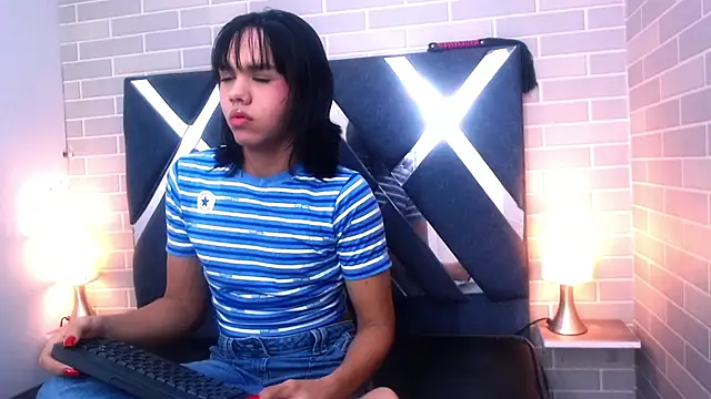 AndreaGil  online show from 02/18/25, 11:00