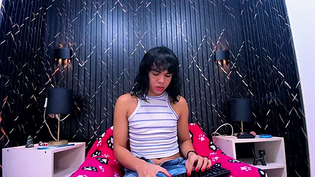 AndreaGil  online show from 10/10/25, 01:21