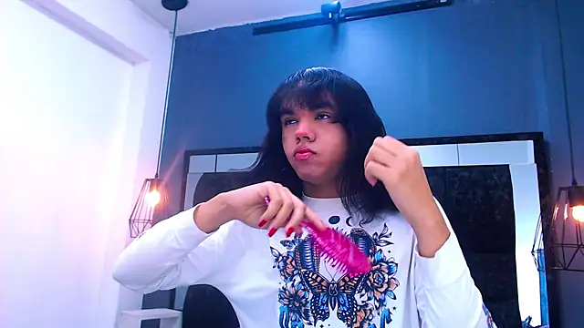 AndreaGil  online show from 12/18/25, 12:33