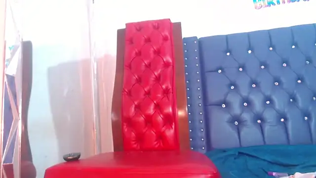 Snapshot of Queennwenn chatting on 11/16/25, 11:38 Queennwenn online show from 11/16/25, 11:38