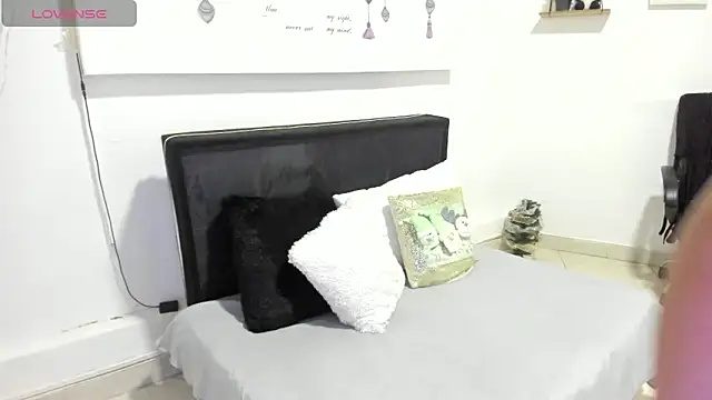 Snapshot of mia_cooper_24 chatting on 12/17/24, 07:48 mia cooper 24 online show from 12/17/24, 07:48