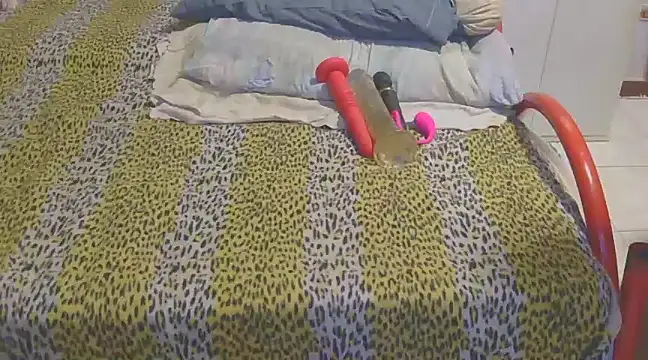 Snapshot of couplemilf2 chatting on 12/01/24, 04:29 couplemilf2 online show from 12/01/24, 04:29