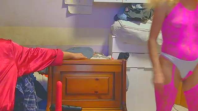 Snapshot of couplemilf2 chatting on 01/05/25, 09:14 couplemilf2 online show from 01/05/25, 09:14