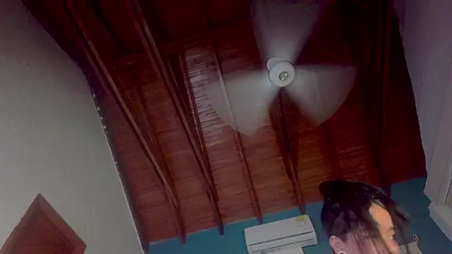 Snapshot of ariana-white- chatting on 10/09/25, 10:24 ariana-white- online show from 10/09/25, 10:24