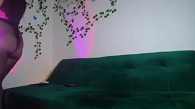 cattaleya02 online show from 12/19/24, 12:56