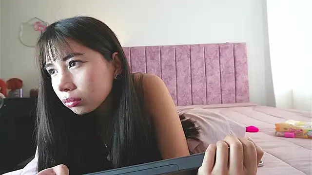 Snapshot of AlessiaVix chatting on 02/17/26, 04:57 AlessiaVix online show from 02/17/26, 04:57