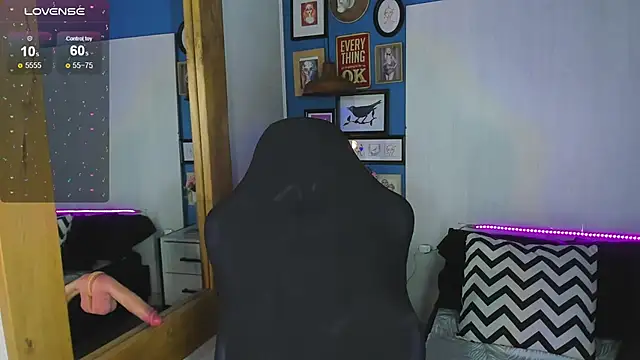 Snapshot of VladHellsing4 chatting on 11/19/25, 02:39 VladHellsing4 online show from 11/19/25, 02:39