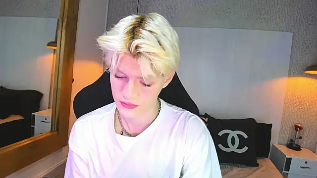 VladHellsing4 online show from 02/25/26, 01:54