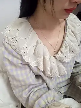 Snapshot of Lovely_kute chatting on 02/22/25, 01:44 Lovely kute online show from 02/22/25, 01:44