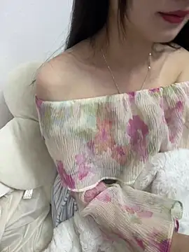 Snapshot of Lovely_kute chatting on 02/23/25, 03:51 Lovely kute online show from 02/23/25, 03:51