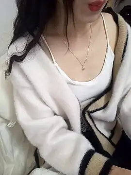 Snapshot of Lovely_kute chatting on 02/26/25, 04:36 Lovely kute online show from 02/26/25, 04:36