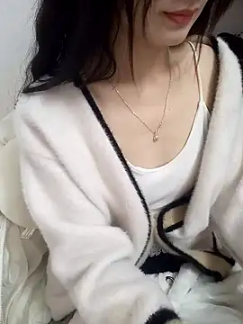 Snapshot of Lovely_kute chatting on 02/26/25, 07:42 Lovely kute online show from 02/26/25, 07:42