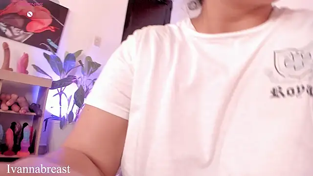 Snapshot of Ivannabreast_Official chatting on 03/02/25, 11:20 Ivannabreast Official online show from 03/02/25, 11:20