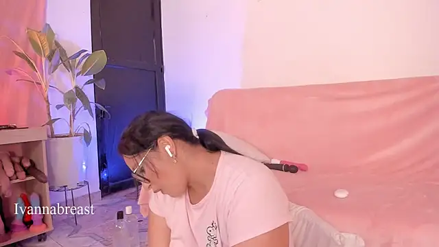 Snapshot of Ivannabreast_Official chatting on 03/13/25, 11:27 Ivannabreast Official online show from 03/13/25, 11:27