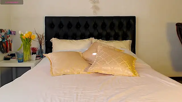 Snapshot of Goddess_Squirt_ chatting on 03/13/25, 02:05 Goddess Squirt online show from 03/13/25, 02:05