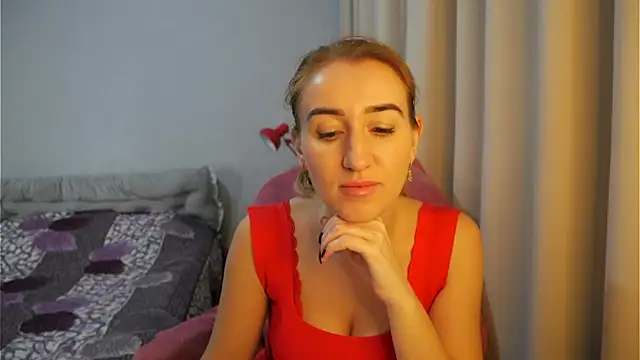 Sophiloren online show from 02/16/26, 09:38