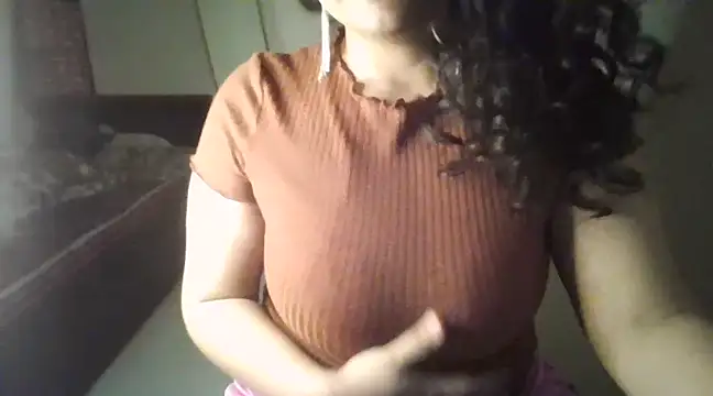 Snapshot of MakeMeCumAhh chatting on 03/15/25, 07:38 MakeMeCumAhh online show from 03/15/25, 07:38