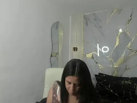 kathina giraldo online show from 04/13/26, 12:32