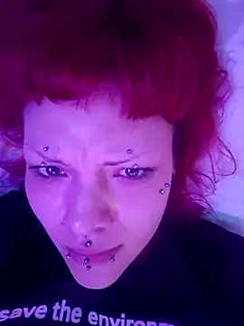 Snapshot of Sarah-Stoner chatting on 06/13/26, 06:28 Sarah-Stoner online show from 06/13/26, 06:28