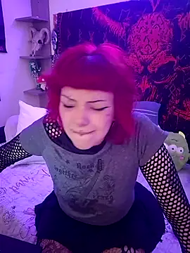 Snapshot of Sarah-Stoner chatting on 07/15/26, 11:43 Sarah-Stoner online show from 07/15/26, 11:43