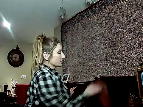 lilyhornyhousewife online show from 12/03/24, 11:44