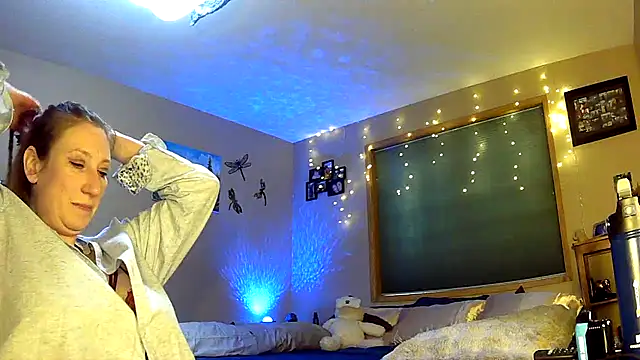 lilyhornyhousewife online show from 01/21/25, 05:20