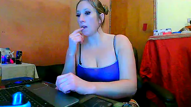 lilyhornyhousewife online show from 02/09/25, 04:46