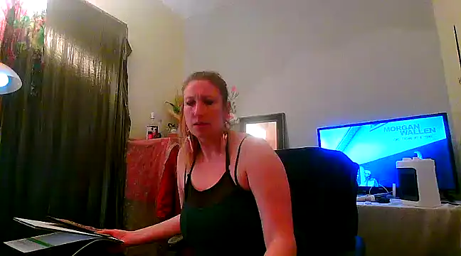 lilyhornyhousewife online show from 03/18/25, 08:14