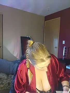 lilyhornyhousewife online show from 06/26/26, 04:00