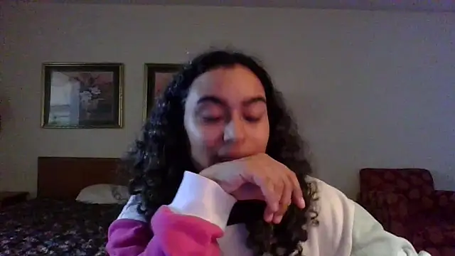 Snapshot of cinnaminnie chatting on 12/26/24, 03:53 cinnaminnie online show from 12/26/24, 03:53