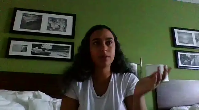 Snapshot of cinnaminnie chatting on 01/08/25, 09:23 cinnaminnie online show from 01/08/25, 09:23