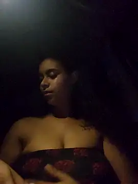 Snapshot of cinnaminnie chatting on 03/04/25, 01:01 cinnaminnie online show from 03/04/25, 01:01