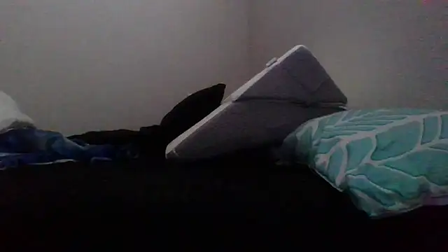 Snapshot of cinnaminnie chatting on 11/19/25, 06:52 cinnaminnie online show from 11/19/25, 06:52