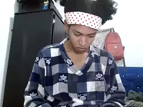 Snapshot of miriam775 chatting on 12/04/24, 11:19 miriam775 online show from 12/04/24, 11:19