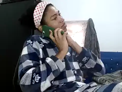 Snapshot of miriam775 chatting on 12/21/24, 01:42 miriam775 online show from 12/21/24, 01:42