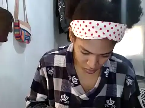 Snapshot of miriam775 chatting on 12/28/24, 12:24 miriam775 online show from 12/28/24, 12:24