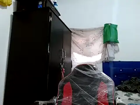 Snapshot of miriam775 chatting on 12/31/24, 12:25 miriam775 online show from 12/31/24, 12:25