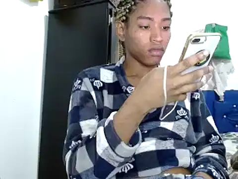 Snapshot of miriam775 chatting on 01/02/25, 03:29 miriam775 online show from 01/02/25, 03:29