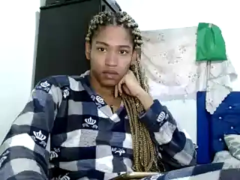 Snapshot of miriam775 chatting on 01/14/25, 11:42 miriam775 online show from 01/14/25, 11:42