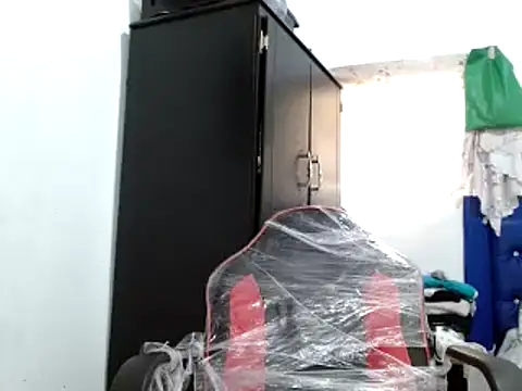 Snapshot of miriam775 chatting on 01/15/25, 02:46 miriam775 online show from 01/15/25, 02:46